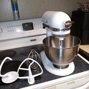 Kitchen aid hand mixer only used 1 time